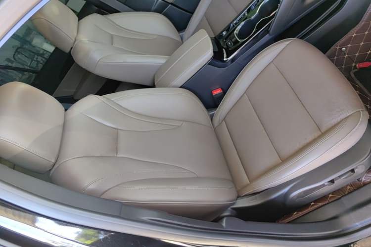 Used Buick Envision 2022 Encore Plus 652T Five-Seat Luxury Model Right Front Seat