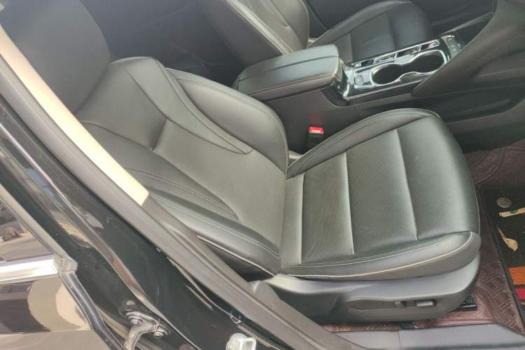 Used Buick Envision 2022 Encore Plus 652T Five-Seat Luxury Model Right Front Seat