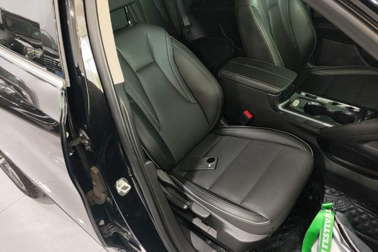 Used Buick Envision 2022 Encore S 552T Two-Wheel-Drive Luxury Model Right Front Seat
