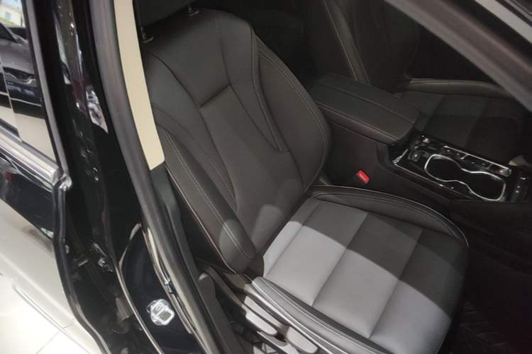 Used Buick Envision 2022 Encore Plus 652T Five-Seat Luxury Model Right Front Seat