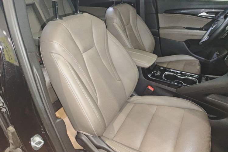Used Buick Envision 2022 Encore Plus 652T Five-Seat Luxury Model Right Front Seat