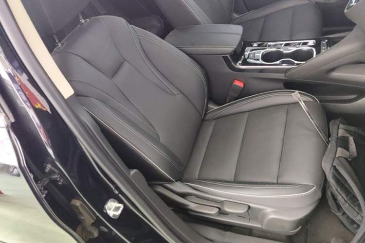 Used Buick Envision 2022 Encore S 652T Two-Wheel-Drive Luxury Model Right Front Seat