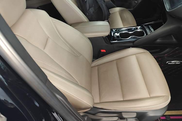 Used Buick Envision 2022 Encore Plus 652T Five-Seat Luxury Model Right Front Seat