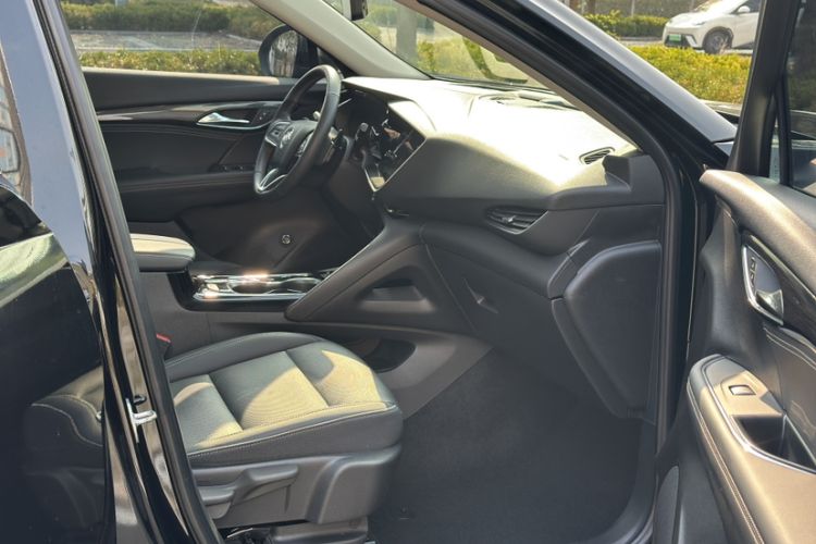 Used Buick Envision 2022 Encore Plus 652T Five-Seat Luxury Model Right Front Seat