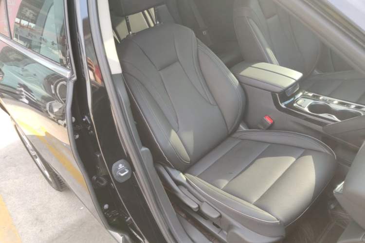Used Buick Envision 2022 Encore Plus 652T Five-Seat Luxury Model Right Front Seat