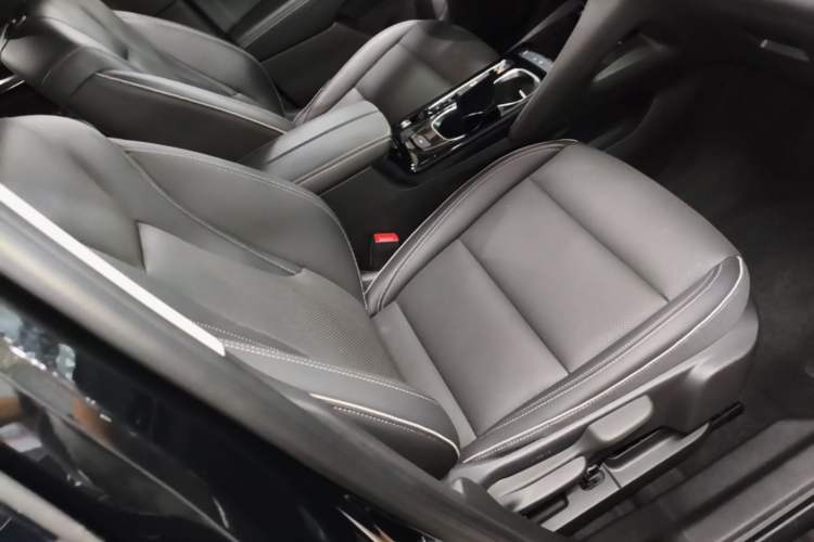 Used Buick Envision 2022 Encore S 652T Two-Wheel-Drive Luxury Model Right Front Seat