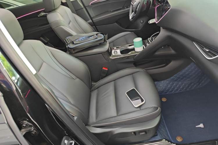 Used Buick Envision 2022 Encore Plus 652T Five-Seat Luxury Model Right Front Seat