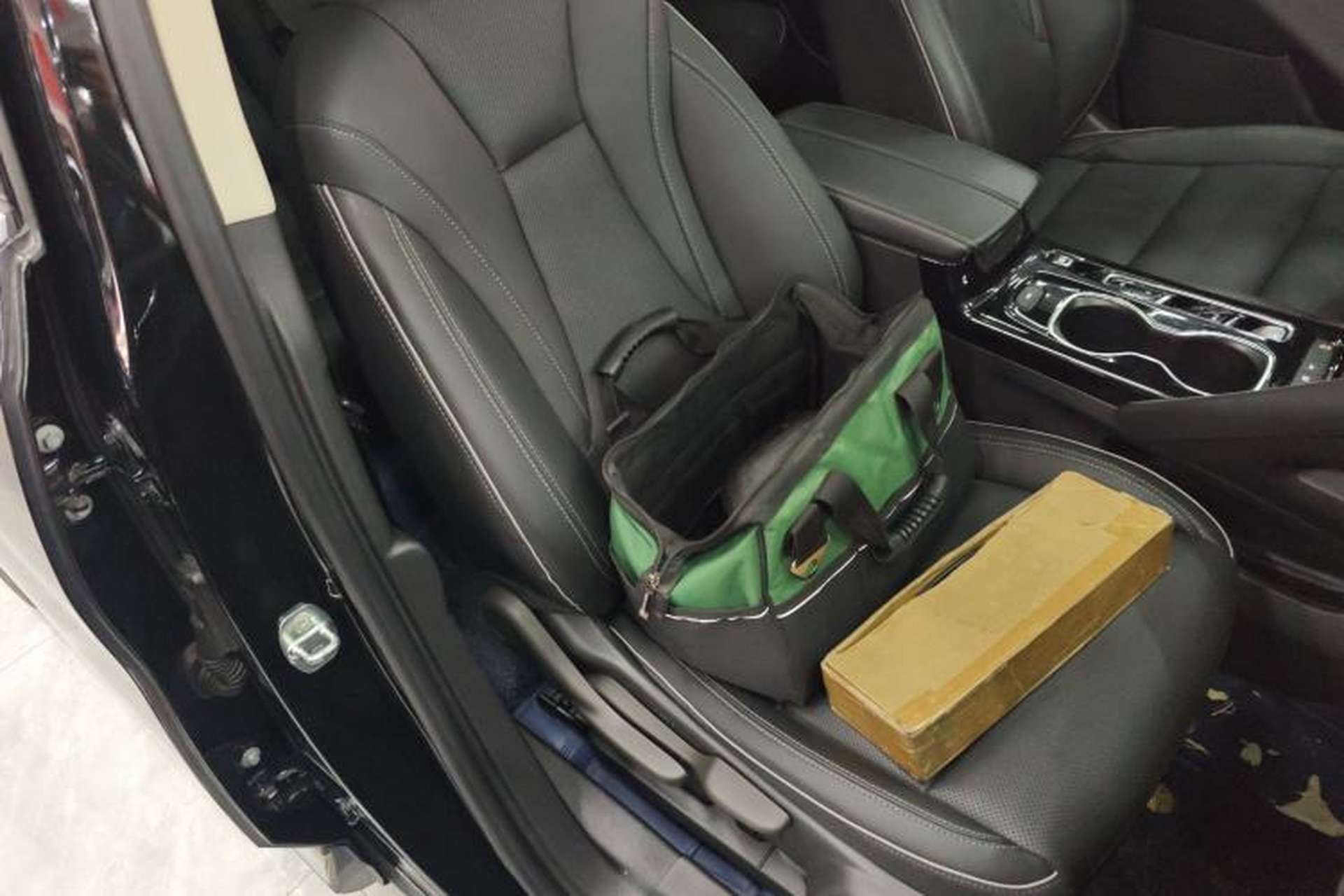 Used Buick Envision 2022 Encore Plus 652T Five-Seat Luxury Model Right Front Seat