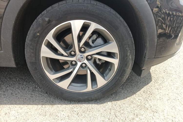 Used Buick Envision 2022 Encore S 552T Two-Wheel-Drive Luxury Model Right Front Wheel Hub