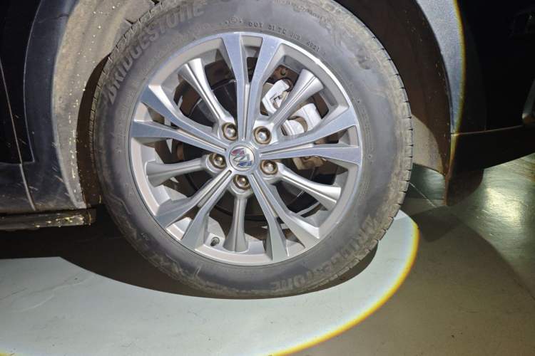 Used Buick Envision 2022 Encore Plus 652T Five-Seat Luxury Model Right Front Wheel Hub