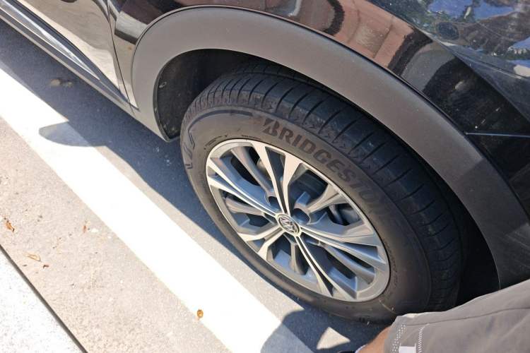 Used Buick Envision 2022 Encore Plus 652T Five-Seat Luxury Model Right Front Wheel Hub