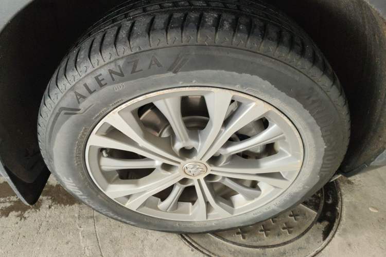 Used Buick Envision 2022 Encore Plus 652T Five-Seat Luxury Model Right Front Wheel Hub