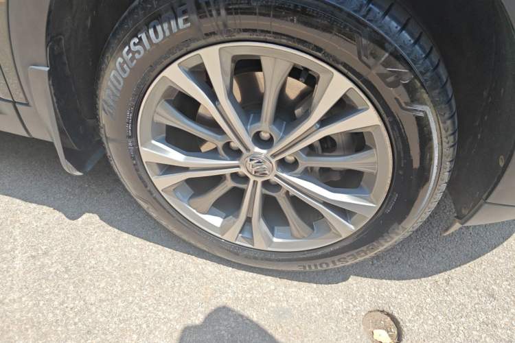 Used Buick Envision 2022 Encore Plus 652T Five-Seat Luxury Model Right Front Wheel Hub