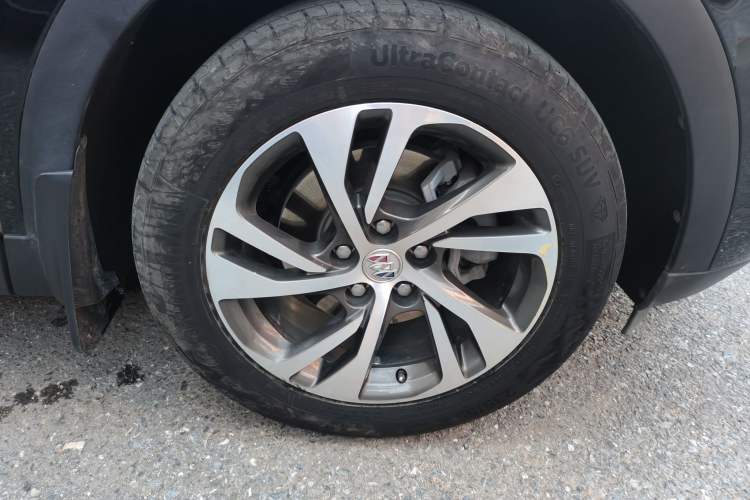 Used Buick Envision 2022 Facelift Encore S 552T Two-Wheel-Drive Luxury Model Right Front Wheel Hub