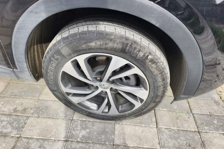 Used Buick Envision 2022 Encore S 552T Two-Wheel-Drive Luxury Model Right Front Wheel Hub
