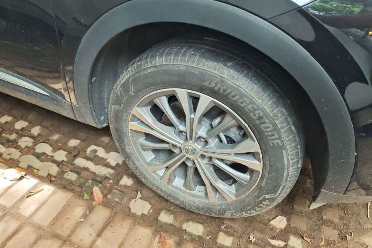 Used Buick Envision 2022 Encore Plus 652T Five-Seat Luxury Model Right Front Wheel Hub