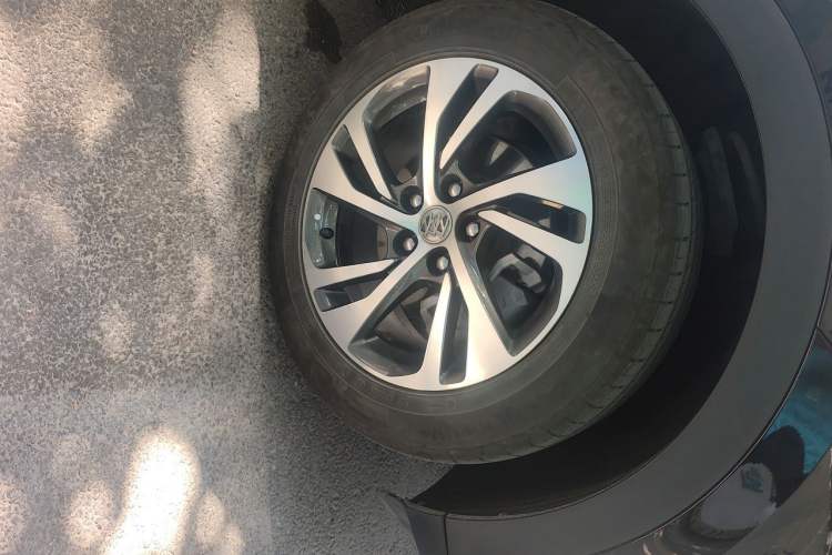 Used Buick Envision 2022 Facelift Encore S 552T Two-Wheel-Drive Luxury Model Right Front Wheel Hub