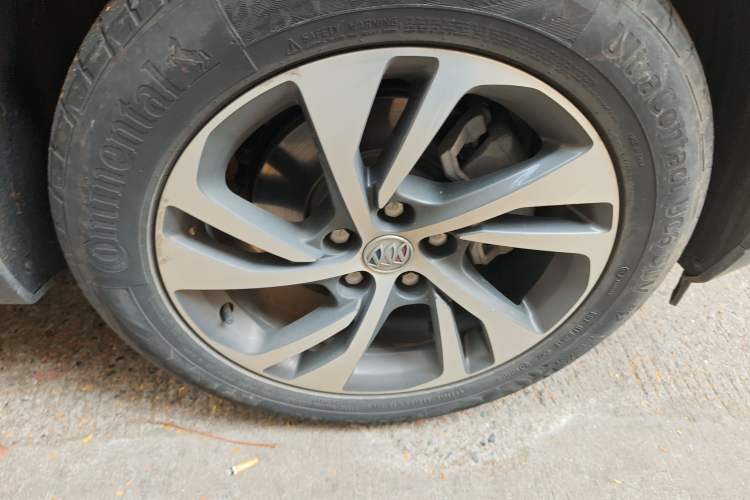 Used Buick Envision 2022 Encore S 552T Two-Wheel-Drive Luxury Model Right Front Wheel Hub