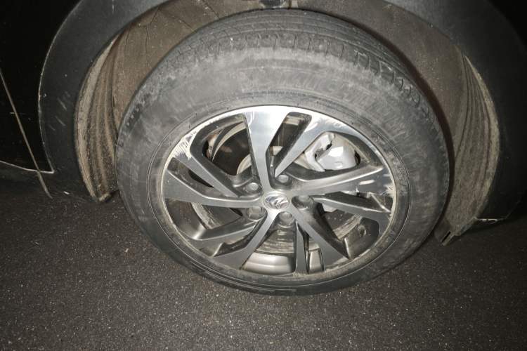 Used Buick Envision 2022 Encore S 552T Two-Wheel Drive Elite Model Right Front Wheel Hub