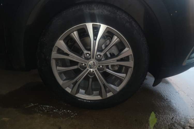 Used Buick Envision 2022 Encore Plus 652T Five-Seat Luxury Model Right Front Wheel Hub