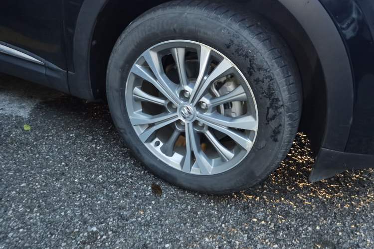 Used Buick Envision 2022 Encore Plus 652T Five-Seat Luxury Model Right Front Wheel Hub