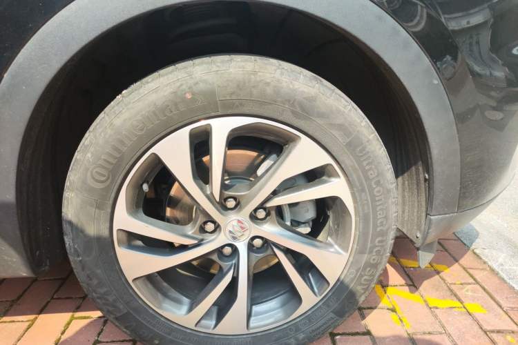 Used Buick Envision 2022 Encore S 552T Two-Wheel-Drive Luxury Model Right Front Wheel Hub