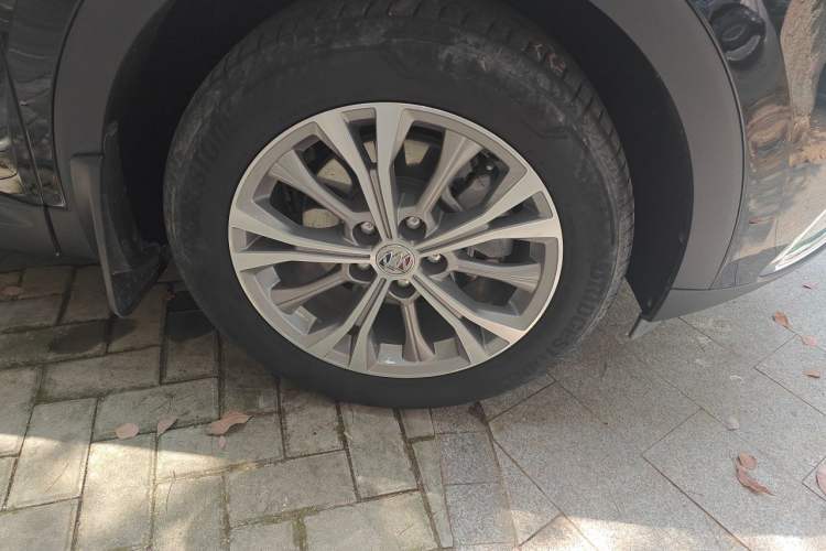 Used Buick Envision 2022 Encore Plus Avenir Avenir 5-Seater Edition Right Front Wheel Hub