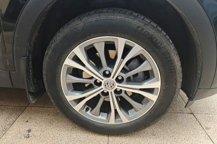 Used Buick Envision 2022 Encore Plus 652T Five-Seat Luxury Model Right Front Wheel Hub