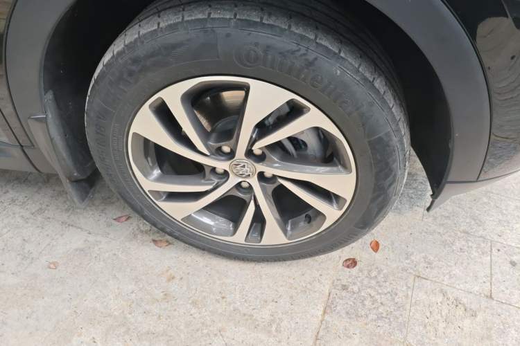 Used Buick Envision 2022 Encore S 552T Two-Wheel-Drive Luxury Model Right Front Wheel Hub