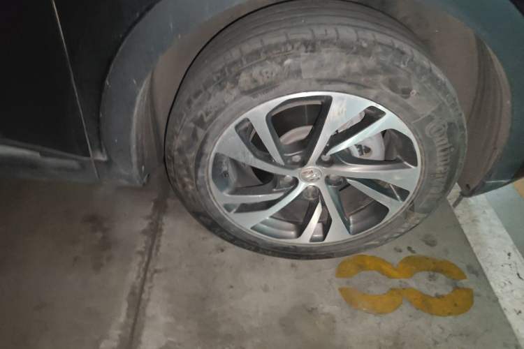 Used Buick Envision 2022 Encore S 552T Two-Wheel-Drive Luxury Model Right Front Wheel Hub