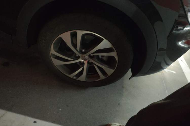 Used Buick Envision 2022 Facelift Encore S 552T Two-Wheel-Drive Luxury Model Right Front Wheel Hub