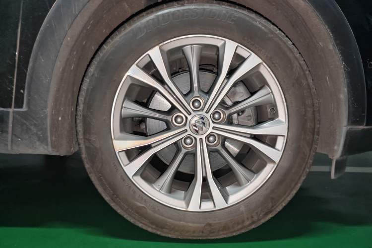 Used Buick Envision 2022 Encore Plus 652T Five-Seat All-Wheel-Drive Luxury Model Right Front Wheel Hub
