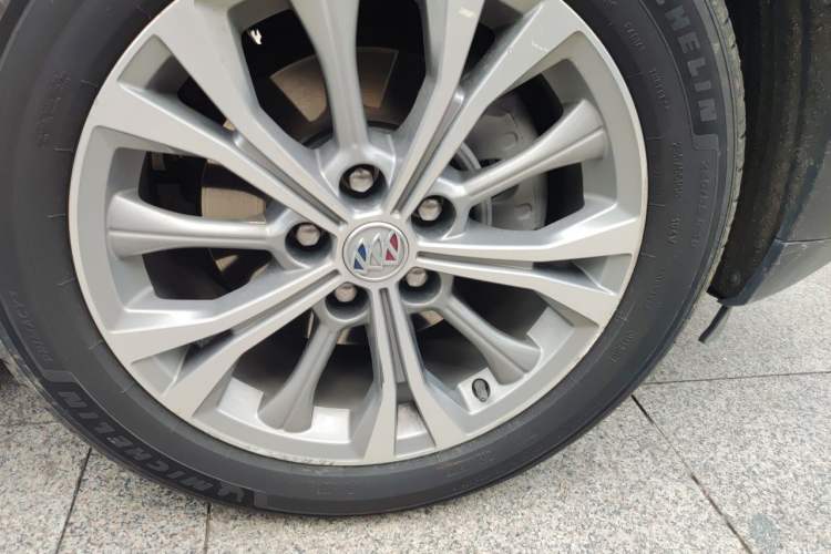 Used Buick Envision 2022 Encore Plus 552T Five-Seat Luxury Model Right Front Wheel Hub