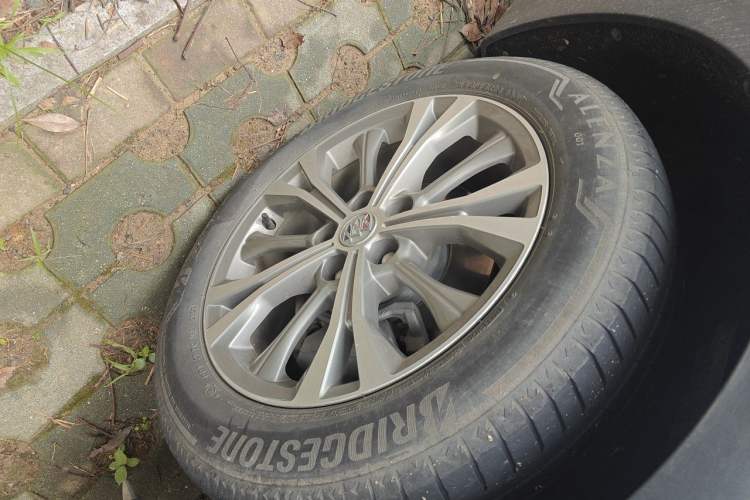 Used Buick Envision 2022 Encore Plus 652T Five-Seat Luxury Model Right Front Wheel Hub