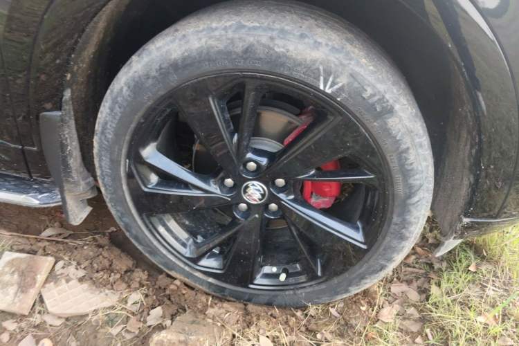 Used Buick Envision 2022 Encore S GS 4x4 Sport Edition Right Front Wheel Hub