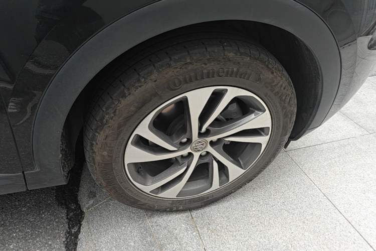 Used Buick Envision 2022 Encore S 652T Two-Wheel-Drive Luxury Model Right Front Wheel Hub
