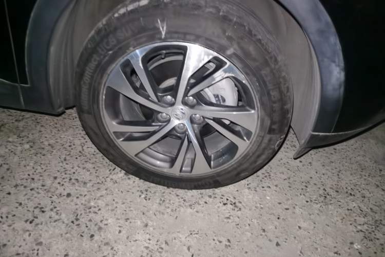 Used Buick Envision 2022 Facelift Encore S 552T Two-Wheel-Drive Luxury Model Right Front Wheel Hub