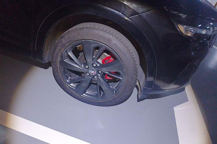 Used Buick Envision 2022 Encore S GS Two-Wheel Drive Smart & Sporty Model Right Front Wheel Hub