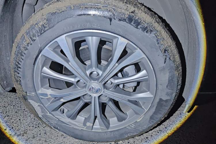 Used Buick Envision 2022 Encore Plus 652T Five-Seat Luxury Model Right Front Wheel Hub