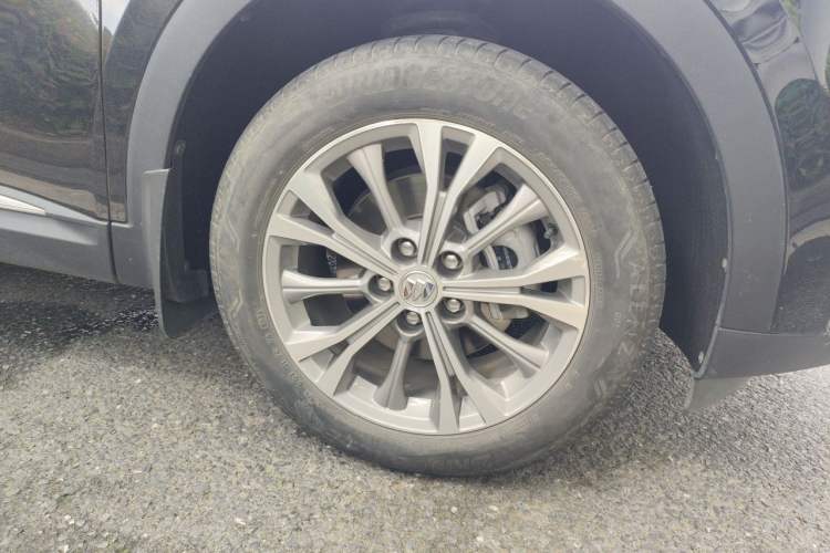 Used Buick Envision 2022 Facelift Encore Plus 552T Five-Seat Luxury Model Right Front Wheel Hub
