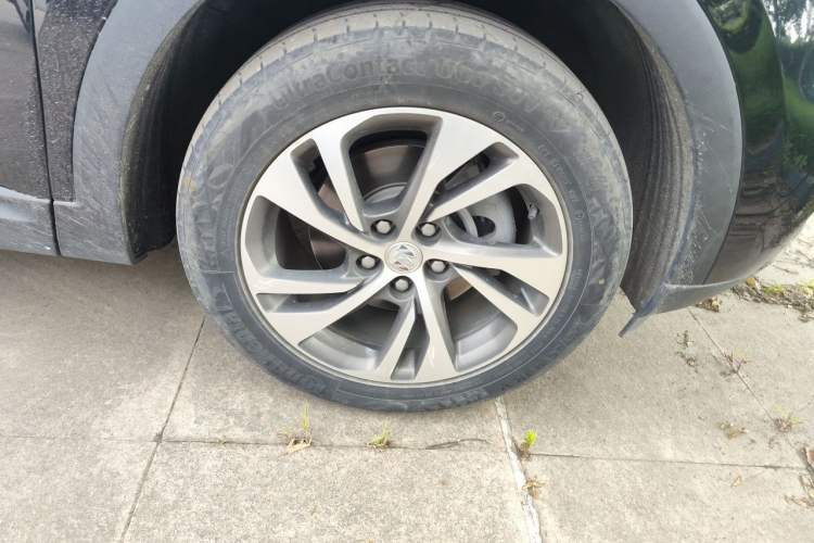 Used Buick Envision 2022 Encore S 552T Two-Wheel-Drive Luxury Model Right Front Wheel Hub