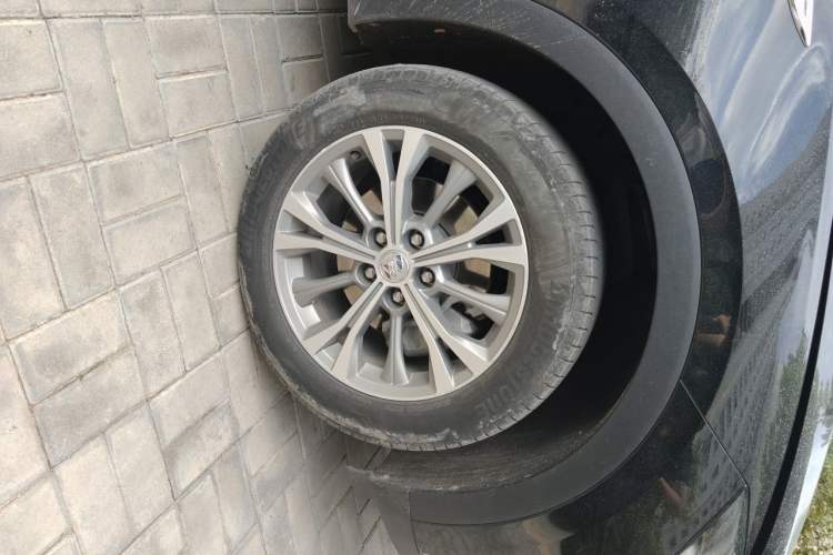 Used Buick Envision 2022 Encore Plus 652T Five-Seat Luxury Model Right Front Wheel Hub