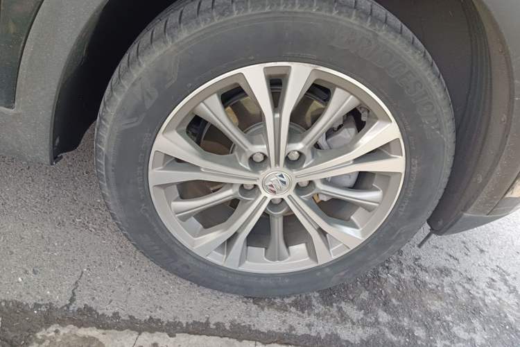 Used Buick Envision 2022 Encore Plus 652T Five-Seat Luxury Model Right Front Wheel Hub