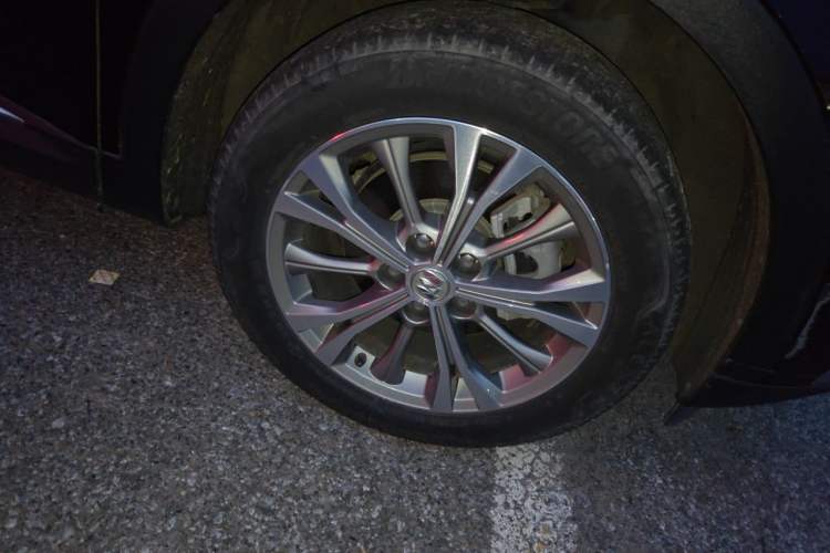Used Buick Envision 2022 Encore Plus 652T Five-Seat Luxury Model Right Front Wheel Hub