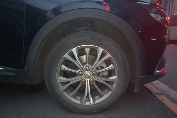 Used Buick Envision 2022 Encore Plus 652T Five-Seat Luxury Model Right Front Wheel Hub