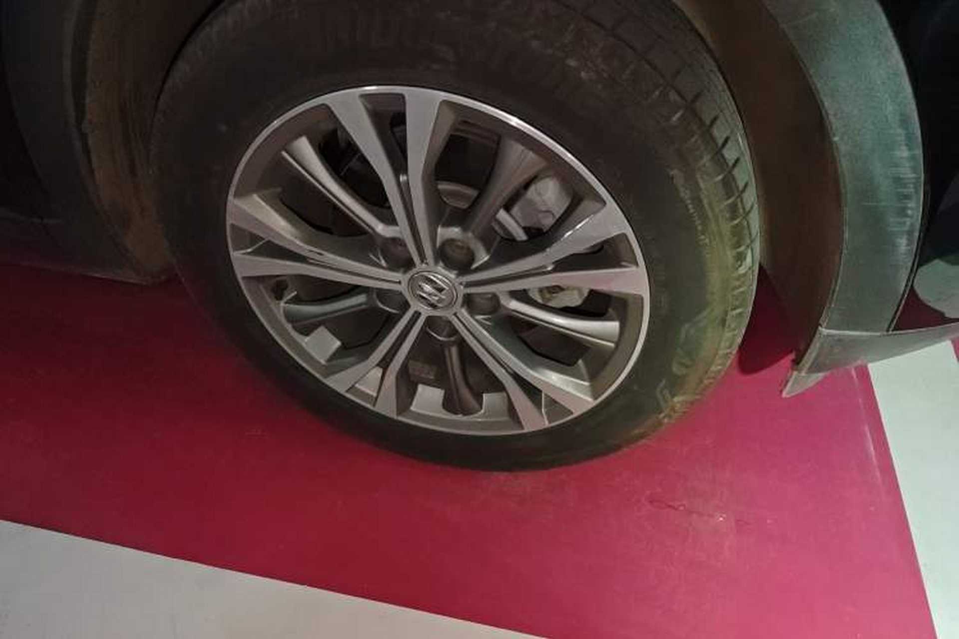 Used Buick Envision 2022 Encore Plus 652T Five-Seat Luxury Model Right Front Wheel Hub