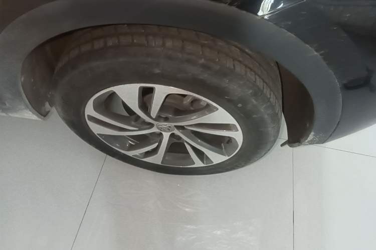 Used Buick Envision 2022 Encore S 552T Two-Wheel-Drive Luxury Model Right Front Wheel Hub