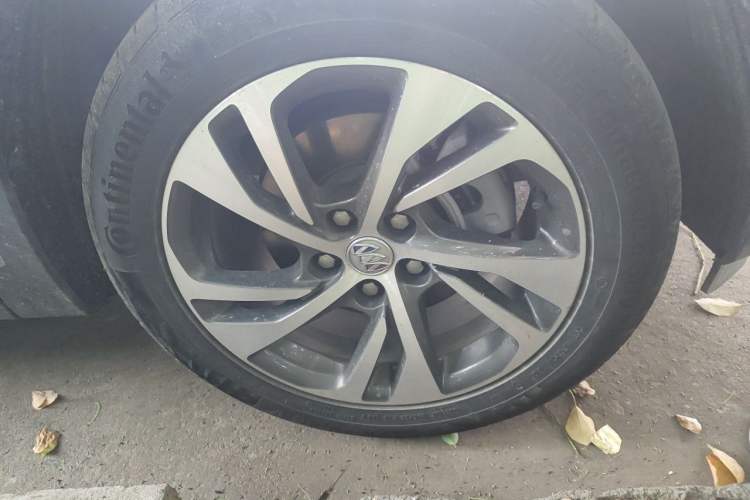 Used Buick Envision 2022 Encore S 552T Two-Wheel-Drive Luxury Model Right Front Wheel Hub