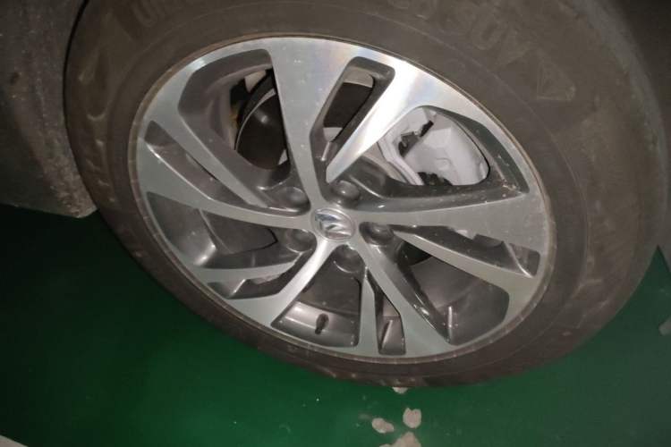 Used Buick Envision 2022 Facelift Encore S 552T Two-Wheel-Drive Luxury Model Right Front Wheel Hub