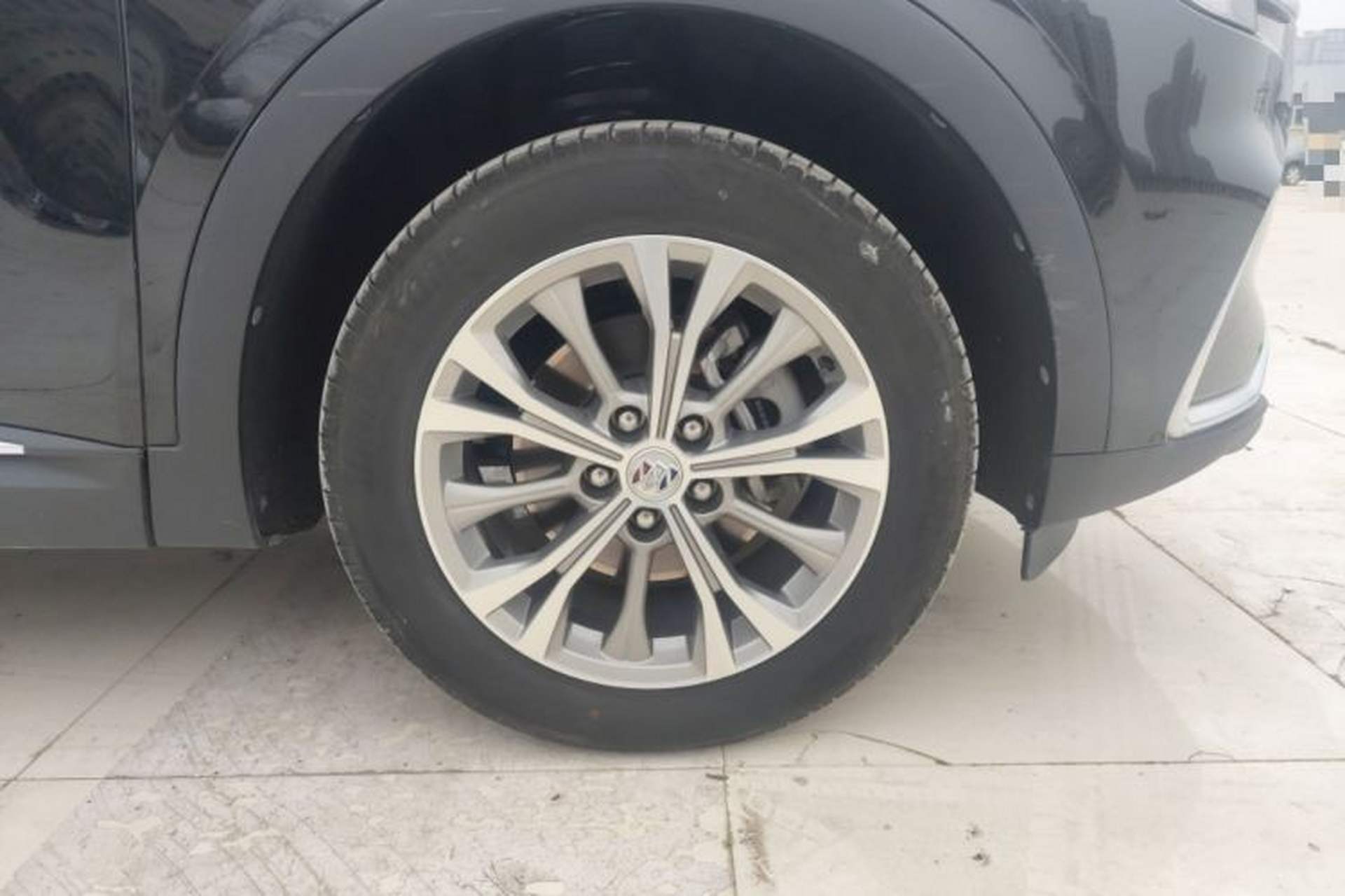 Used Buick Envision 2022 Facelift Encore Plus 552T Five-Seat Luxury Model Right Front Wheel Hub